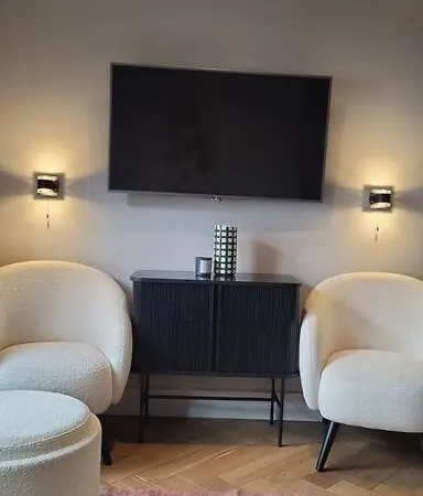 снеск Q,r-с0de First -,-central & Modern Two Bed House *